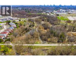 228 HOLBEACH Crescent - 44