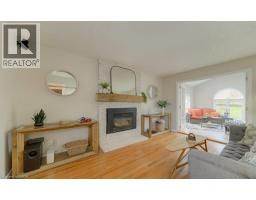 15 DEERWOOD Crescent - 11