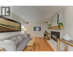 15 DEERWOOD Crescent - 13