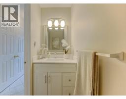 15 DEERWOOD Crescent - 20