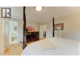 15 DEERWOOD Crescent - 25