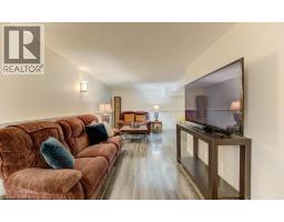 15 DEERWOOD Crescent - 35