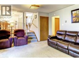 12 MILLER Crescent - 9