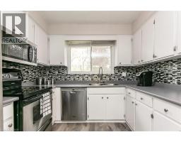 34 BLACKHORNE Crescent - 11