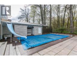 34 BLACKHORNE Crescent - 40