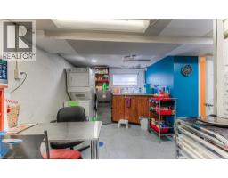744 QUEEN Street S - 20