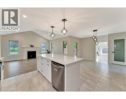 4 LIVINGSTON Drive - 17