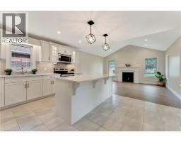 4 LIVINGSTON Drive - 18