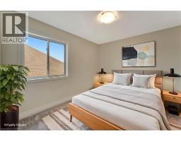 4 LIVINGSTON Drive - 32