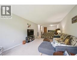 35 GREEN VALLEY Drive UnitNo. 402 - 36