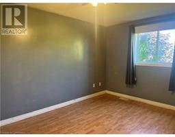 17 MAPLEVIEW Drive - 18