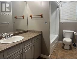17 MAPLEVIEW Drive - 21