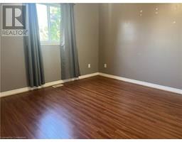 17 MAPLEVIEW Drive - 24