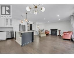 16 CRESTLYNN Crescent - 11