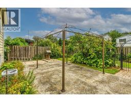16 CRESTLYNN Crescent - 37