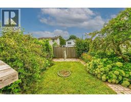 16 CRESTLYNN Crescent - 40