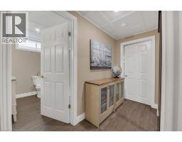 49 SEA BREEZE Drive - 32