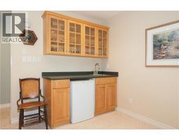 212 THE LIONS Gate - 35
