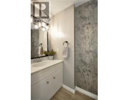 279 SANDOWNE Drive UnitNo. 21 - 18