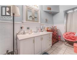 156 GRAND Avenue S - 17