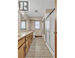 81 BEE Street - 11