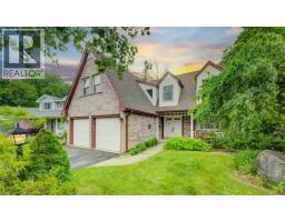 33 MANITOULIN Crescent - 2