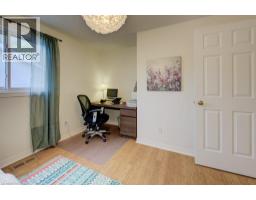 33 MANITOULIN Crescent - 22