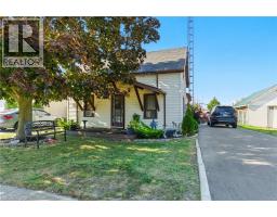 11 MAIN Avenue E - 3