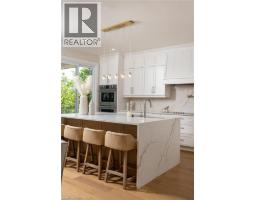 1052 WALTON Avenue - 10