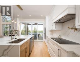 1052 WALTON Avenue - 9