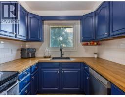 19 GREENDALE Crescent - 4