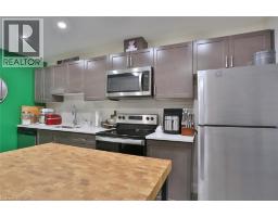 5 WAKE ROBIN Drive UnitNo. 118 - 8