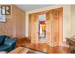 34 FIELD Road - 16