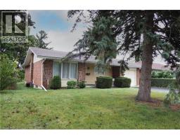 881 DUNBAR Road - 2
