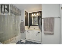 8 BRANDY Crescent - 24