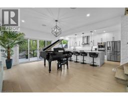 1207 QUEEN Street N - 15