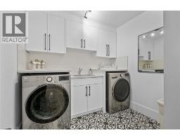 1207 QUEEN Street N - 26
