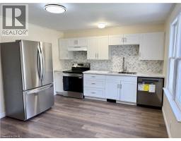 648 WALLACE Street - 4