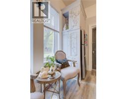 32 ELLEN Street E - 14