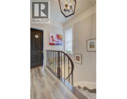 32 ELLEN Street E - 21