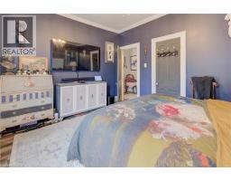 32 ELLEN Street E - 24