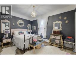 32 ELLEN Street E - 25