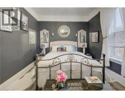 32 ELLEN Street E - 26