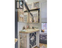 32 ELLEN Street E - 29