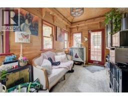 32 ELLEN Street E - 32