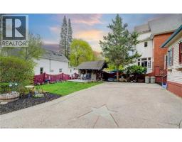 32 ELLEN Street E - 35