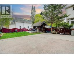 32 ELLEN Street E - 37