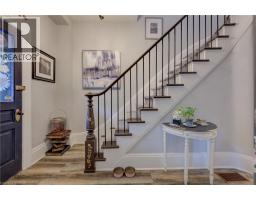 32 ELLEN Street E - 7