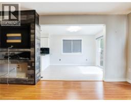 14 CHATEAU Crescent - 10