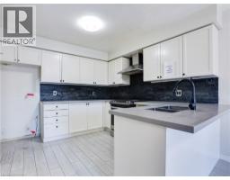 14 CHATEAU Crescent - 18